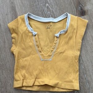 Urban outfitters  Yellow Ribbed Short Sleeve Top size XS/s
